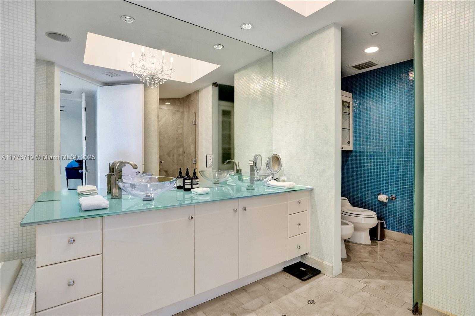 Small Image of 100 SOUTH POINTE DR #3102, Miami Beach Number 23