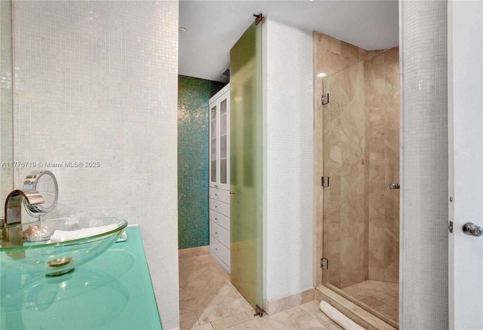Small Image of 100 SOUTH POINTE DR #3102, Miami Beach Number 25