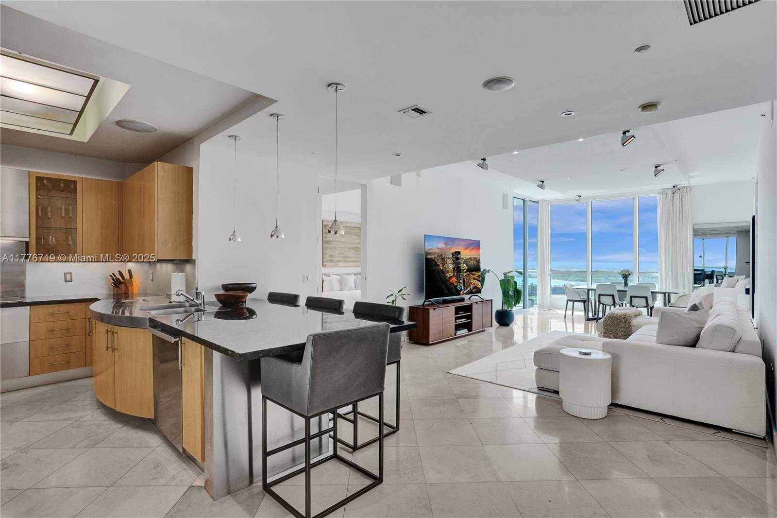 Small Image of 100 SOUTH POINTE DR #3102, Miami Beach Number 3