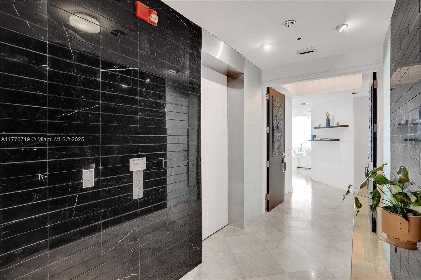 Small Image of 100 SOUTH POINTE DR #3102, Miami Beach Number 31