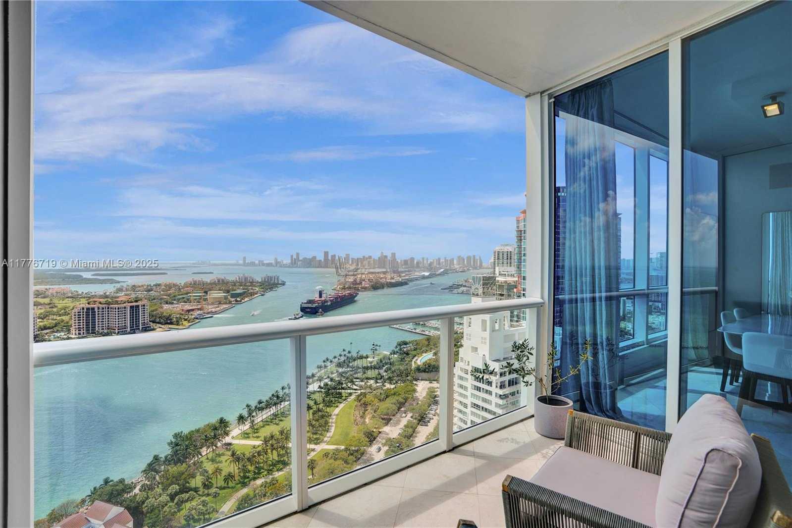 Small Image of 100 SOUTH POINTE DR #3102, Miami Beach Number 7