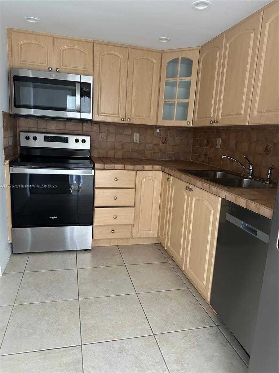 Small Image of 2333 BRICKELL AVE #1607, Miami Number 9