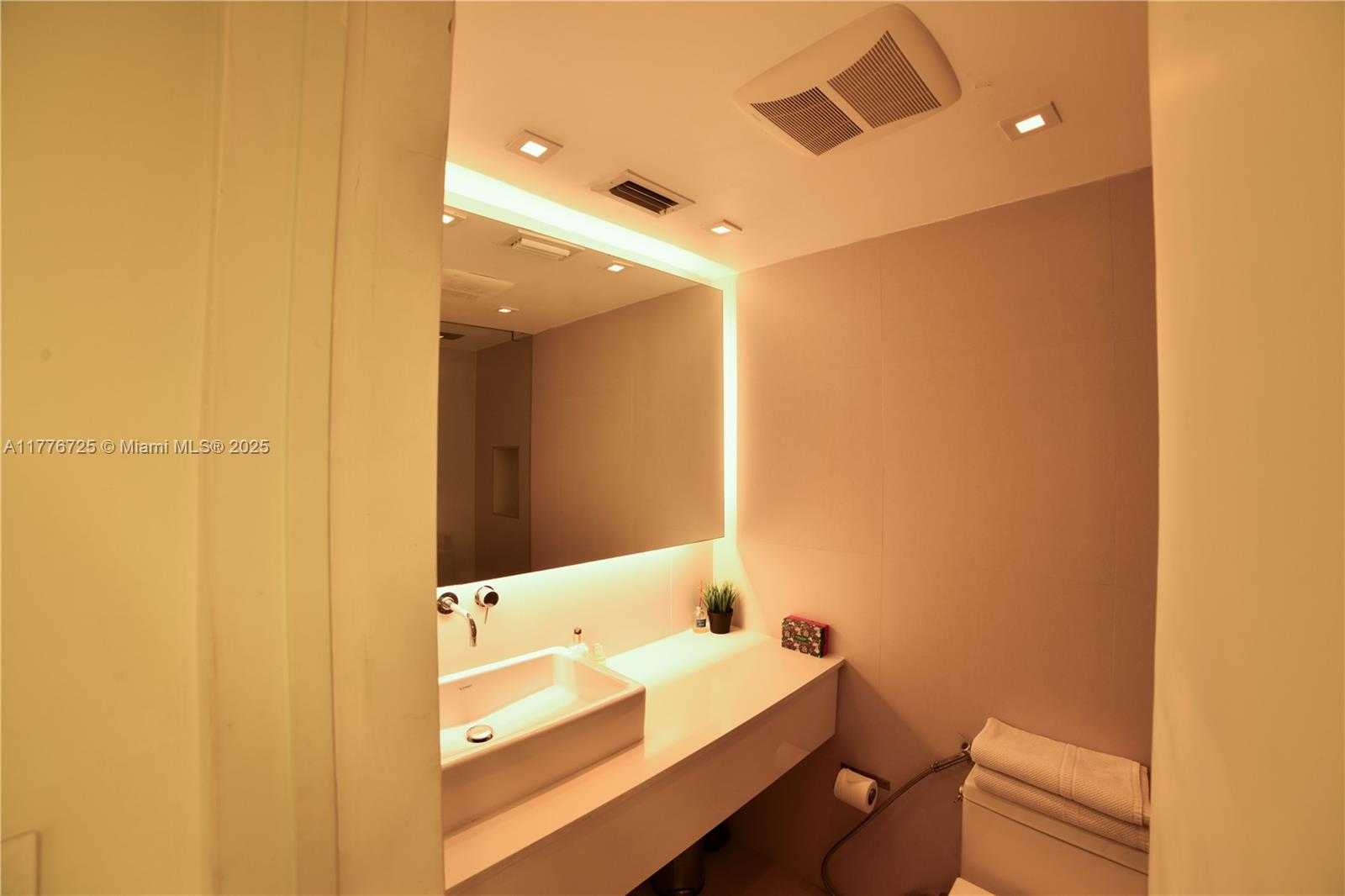 Small Image of 3 ISLAND AVE #7A, Miami Beach Number 5