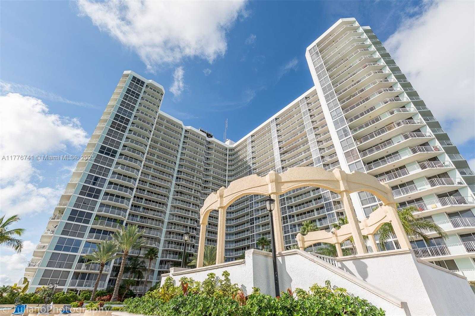 Small Image of 7601 EAST TREASURE DR #1214, North Bay Village Number 39