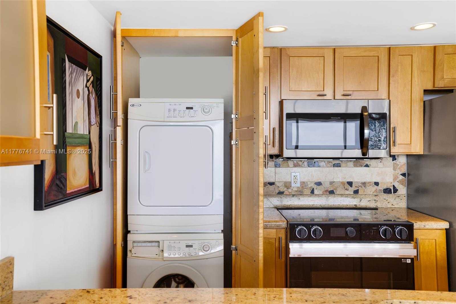 Small Image of 7601 EAST TREASURE DR #1214, North Bay Village Number 9