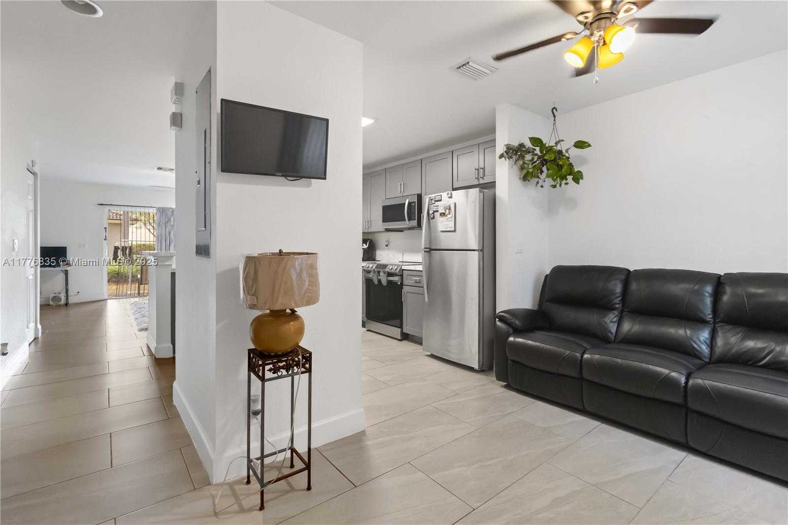 Small Image of 2452 SOUTH WEST 99TH WAY #2452, Miramar Number 6