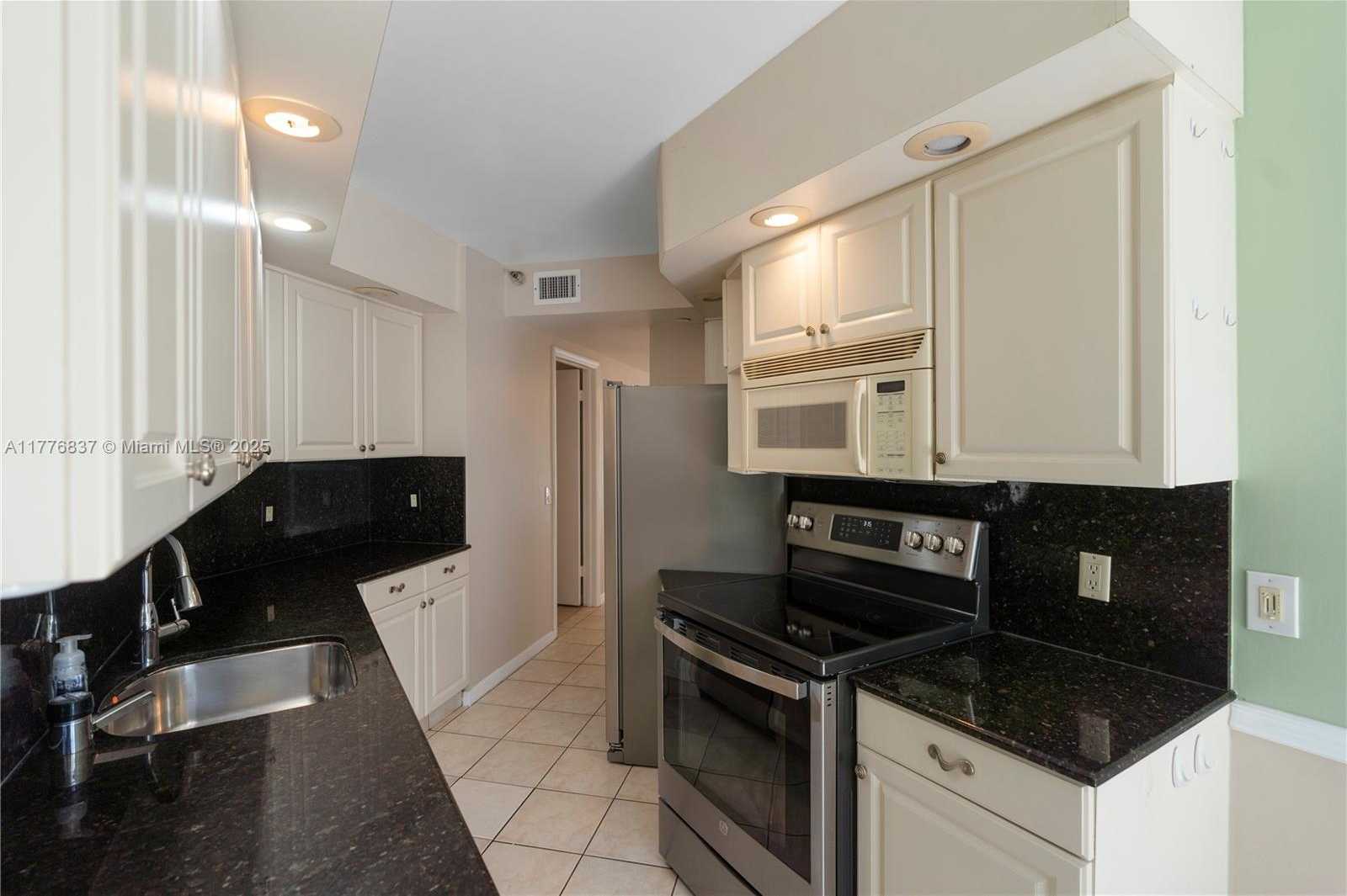 Small Image of 3610 YACHT CLUB DR #213, Aventura Number 7