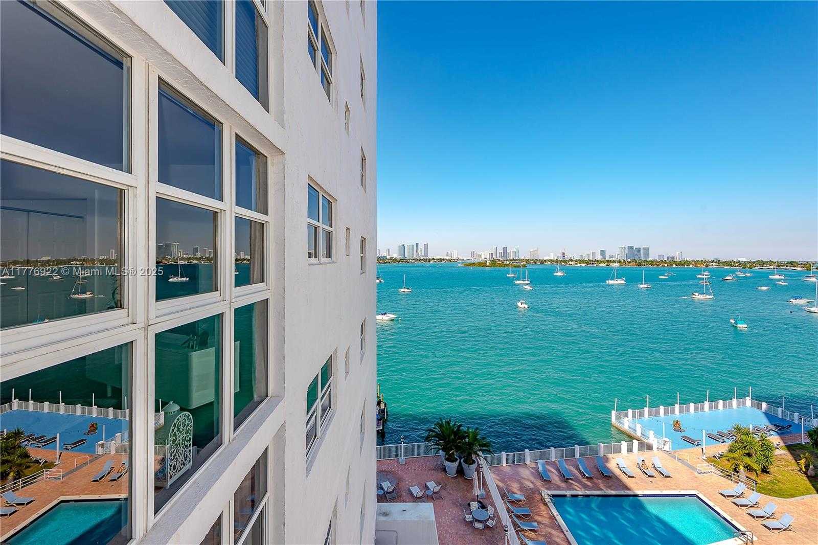 Small Image of 1228 WEST AVE #603, Miami Beach Number 2