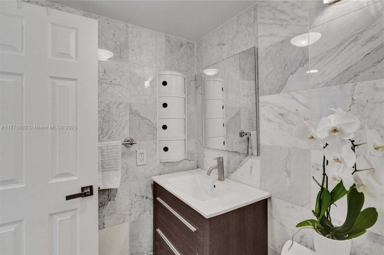 Small Image of 1228 WEST AVE #603, Miami Beach Number 20