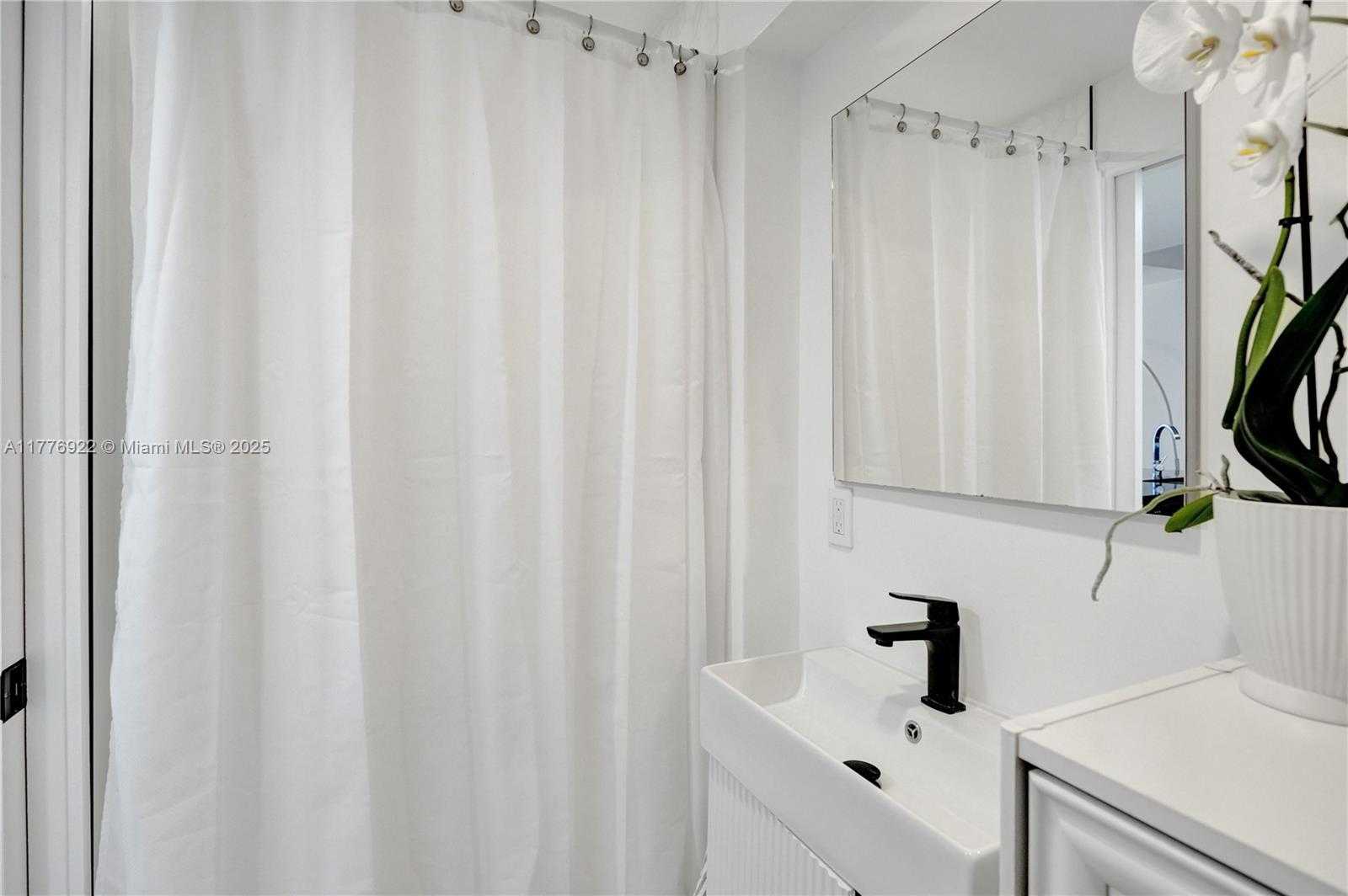 Small Image of 1228 WEST AVE #603, Miami Beach Number 24