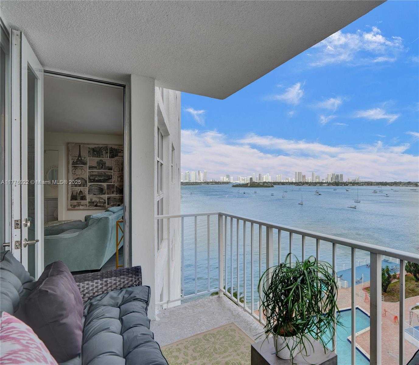 Small Image of 1228 WEST AVE #603, Miami Beach Number 3