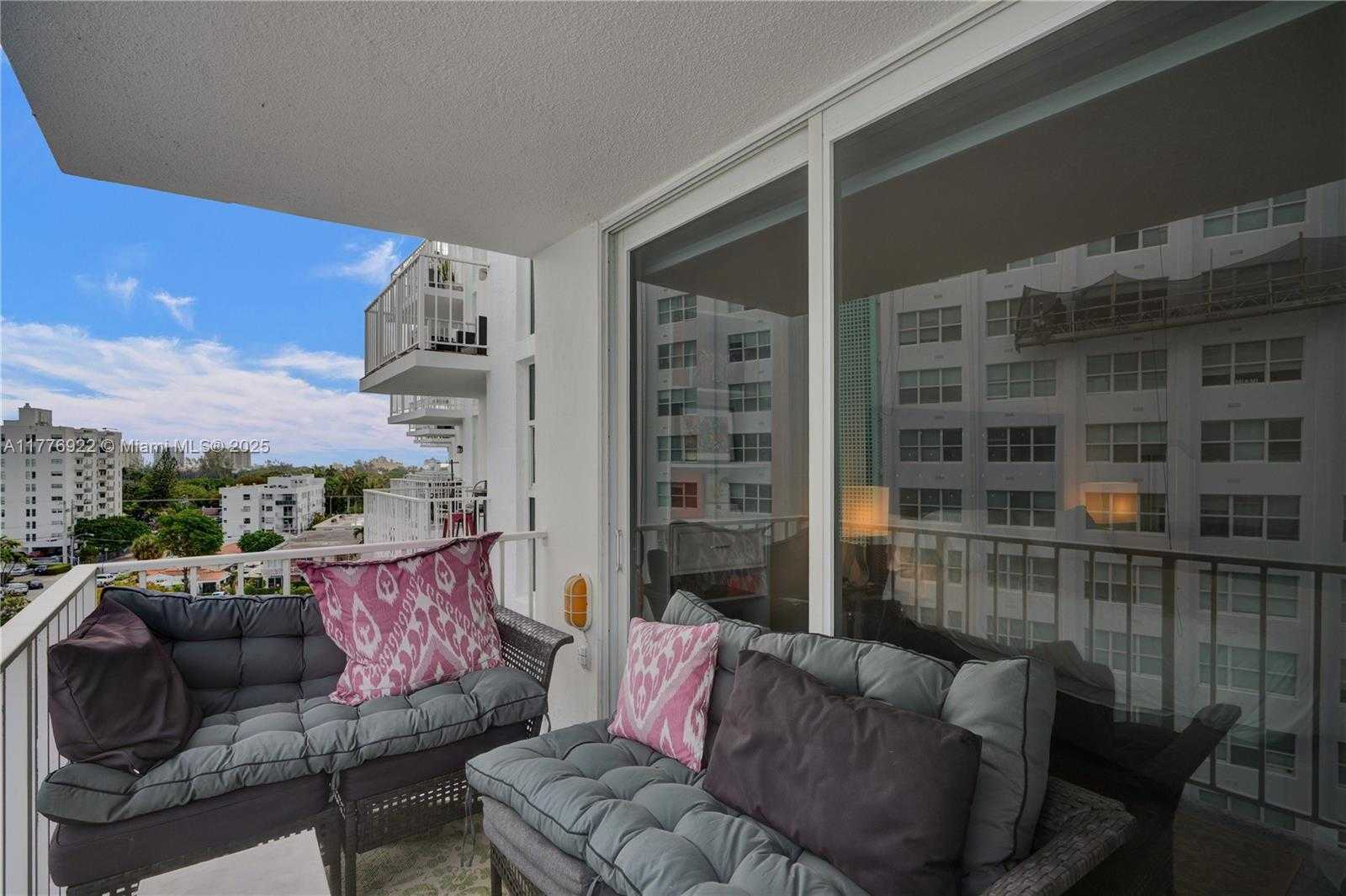 Small Image of 1228 WEST AVE #603, Miami Beach Number 4