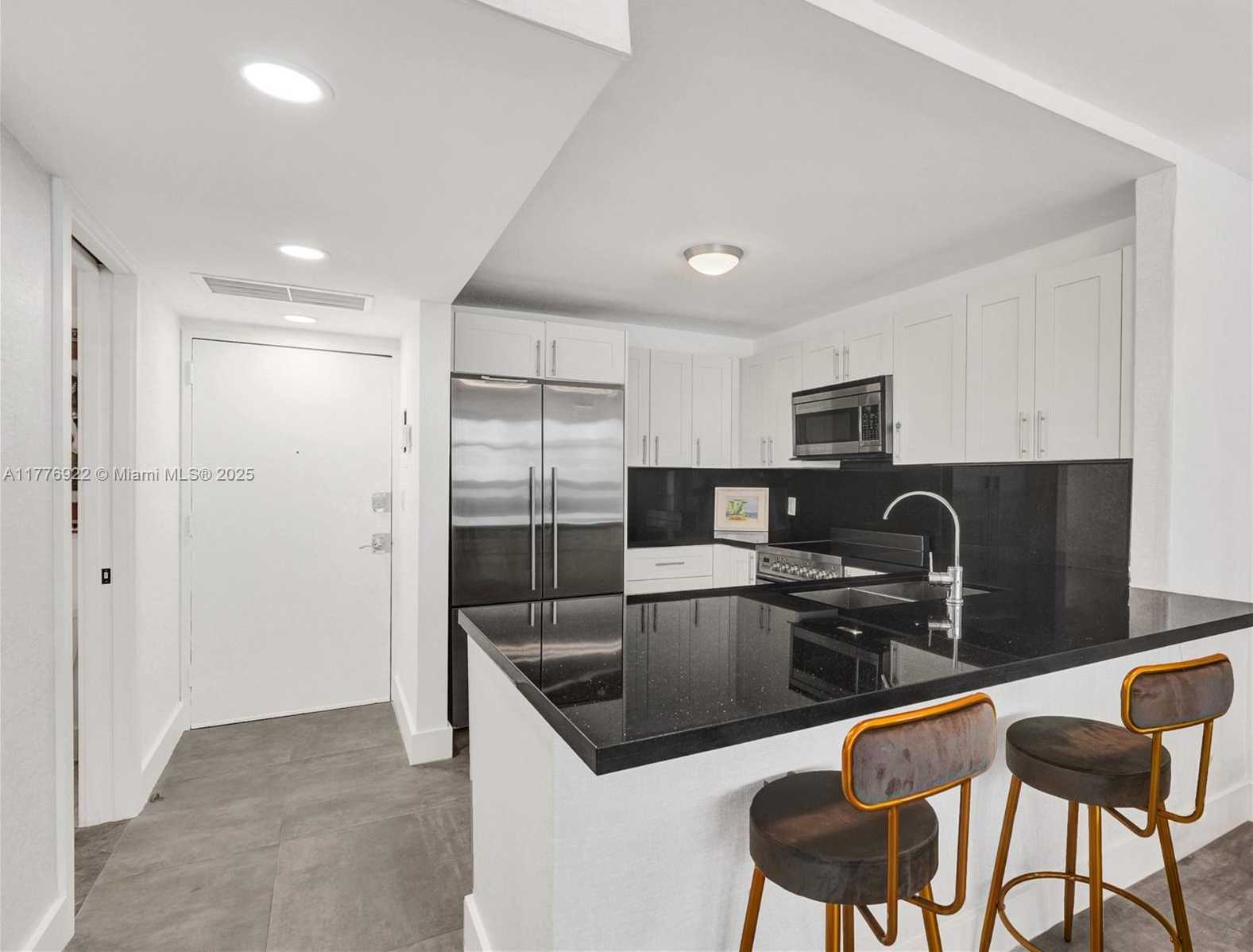 Small Image of 1228 WEST AVE #603, Miami Beach Number 7