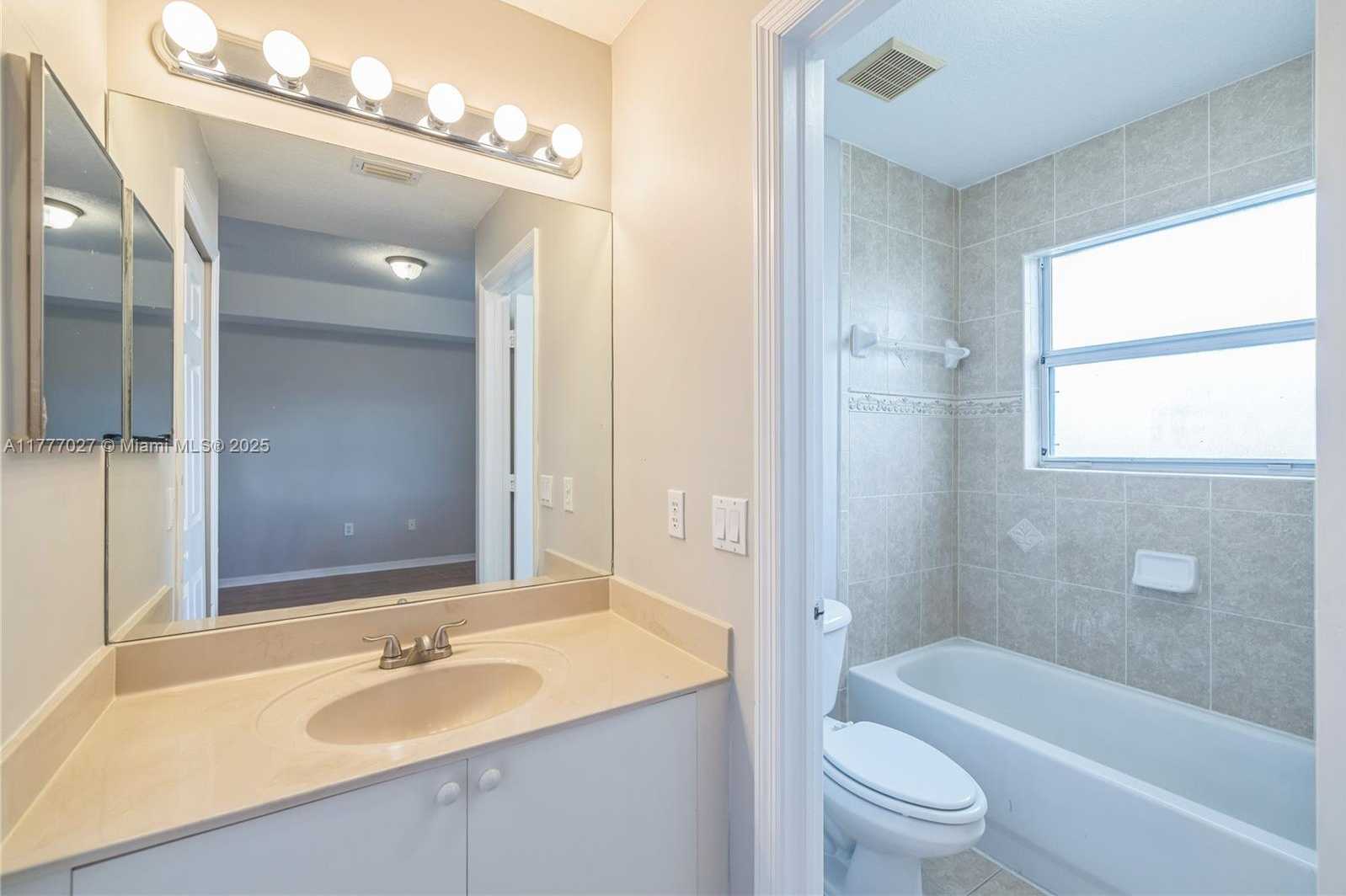 Small Image of 1533 SOUTH EAST 31ST CT, Homestead Number 14