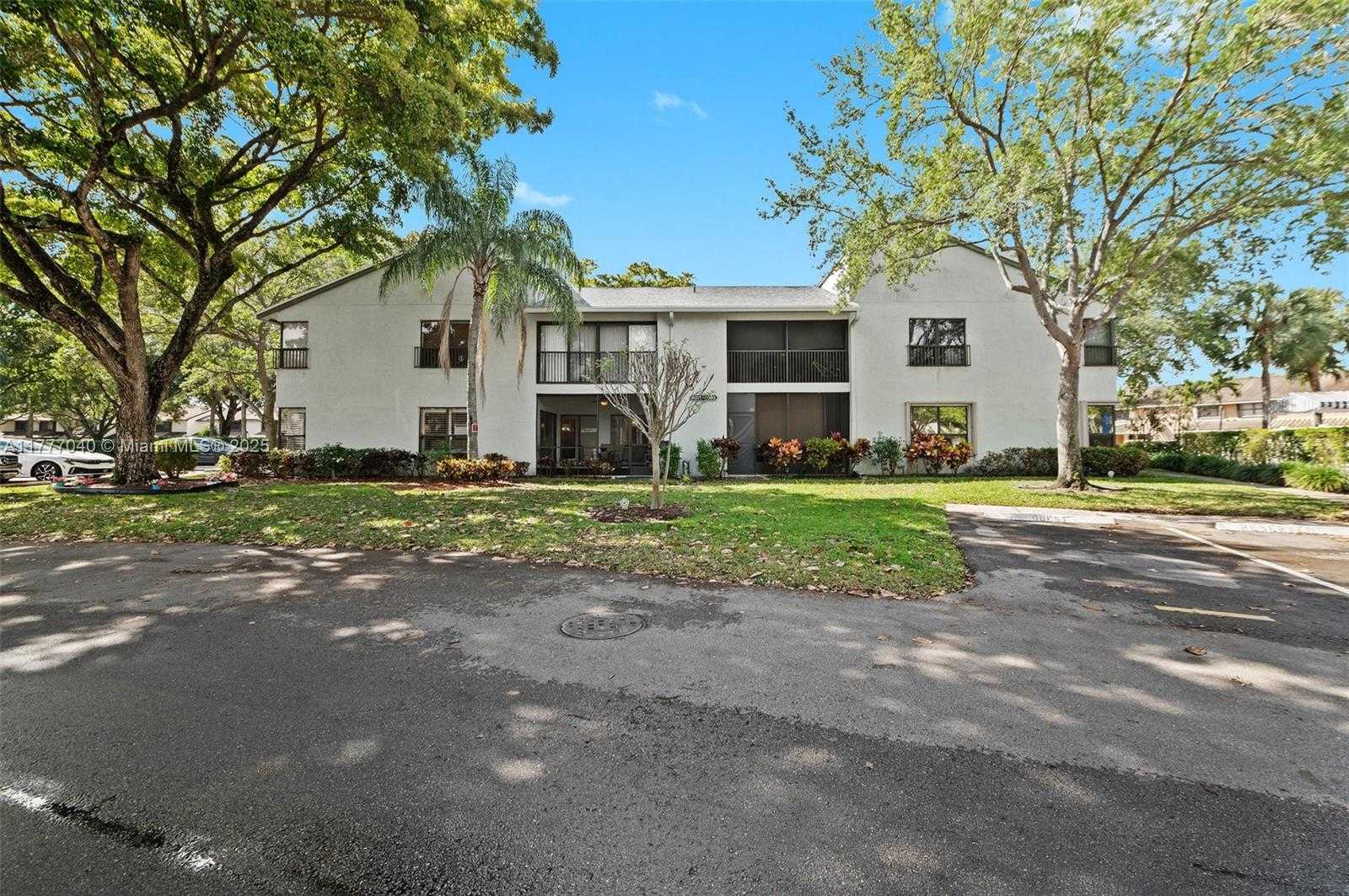 Small Image of 4075 NORTH CARAMBOLA CIR N #0000, Coconut Creek Number 20