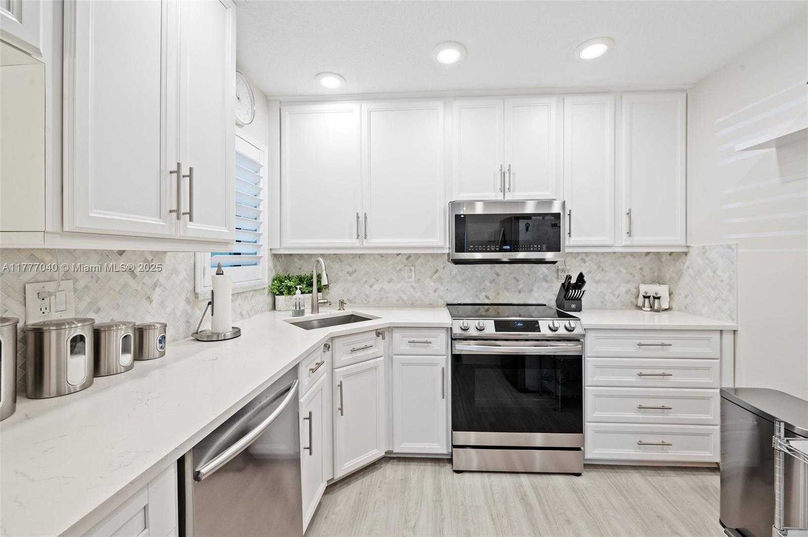 Small Image of 4075 NORTH CARAMBOLA CIR N #0000, Coconut Creek Number 6