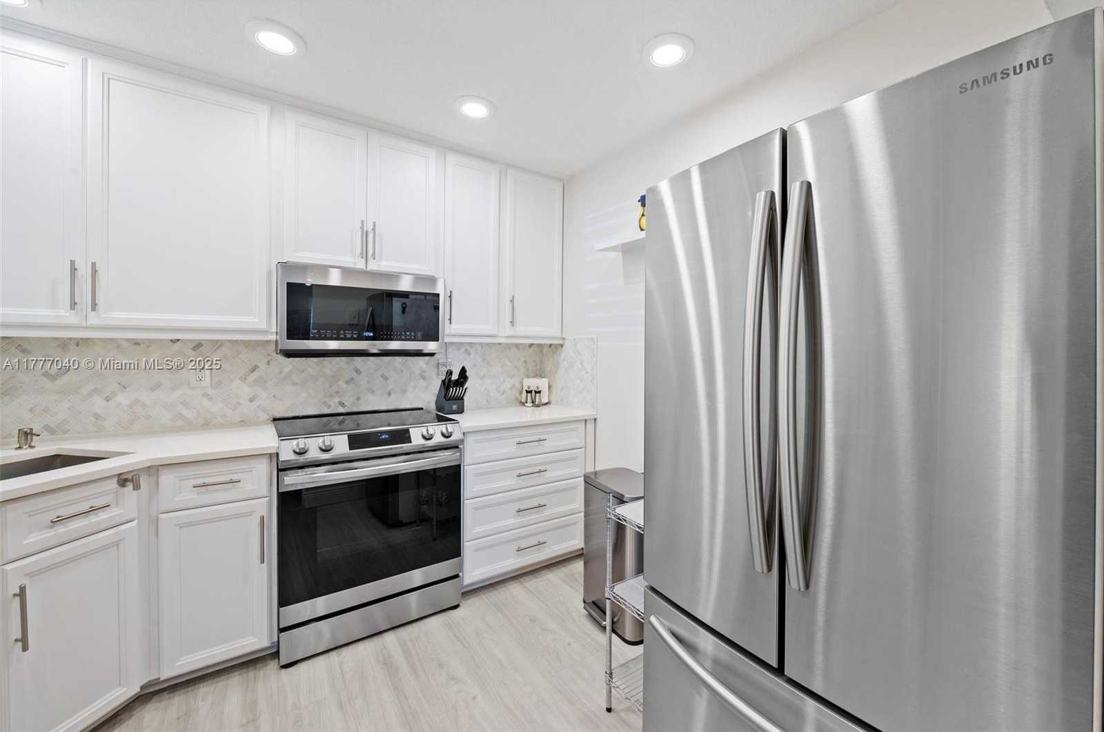 Small Image of 4075 NORTH CARAMBOLA CIR N #0000, Coconut Creek Number 7