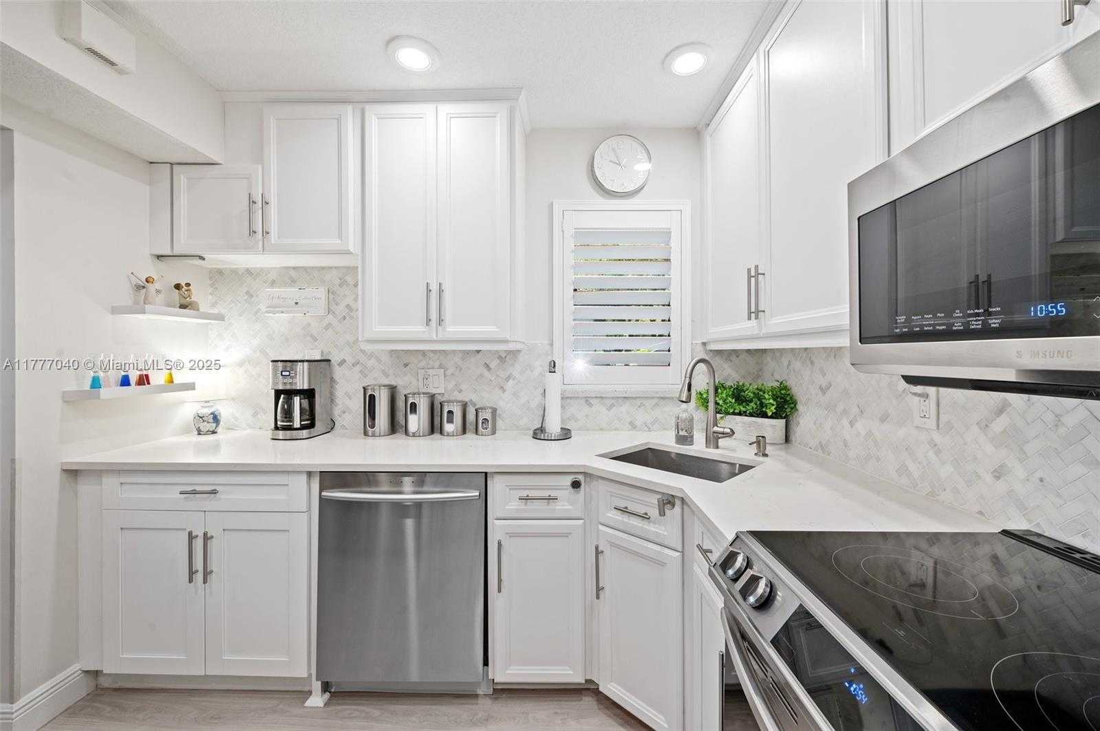 Small Image of 4075 NORTH CARAMBOLA CIR N #0000, Coconut Creek Number 8
