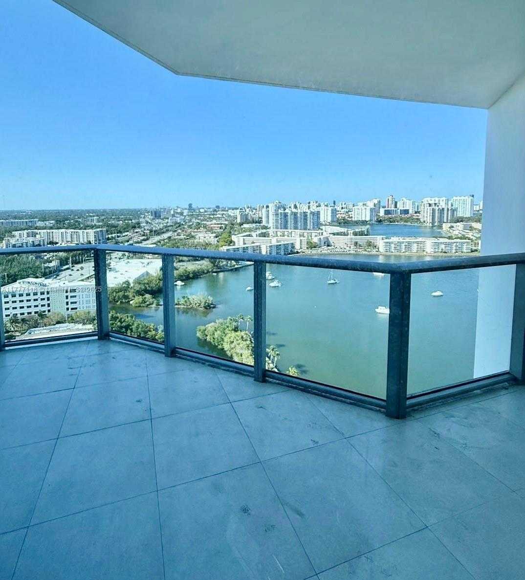 Small Image of 17301 BISCAYNE BLV #LPH 8, North Miami Beach Number 14