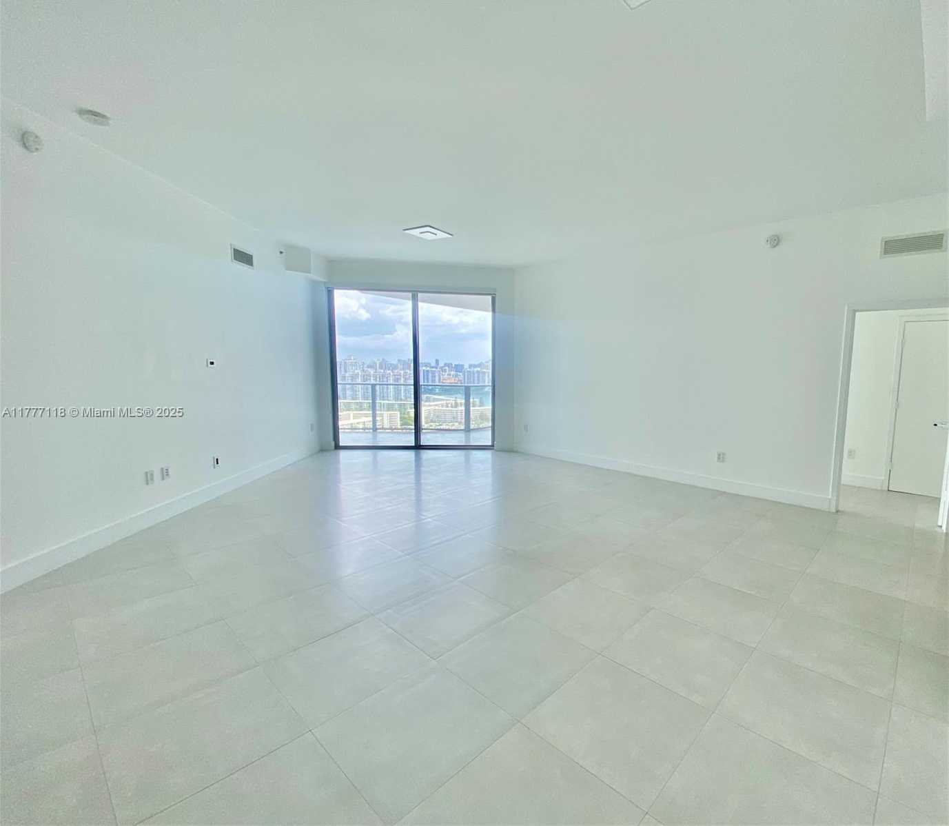 Small Image of 17301 BISCAYNE BLV #LPH 8, North Miami Beach Number 6