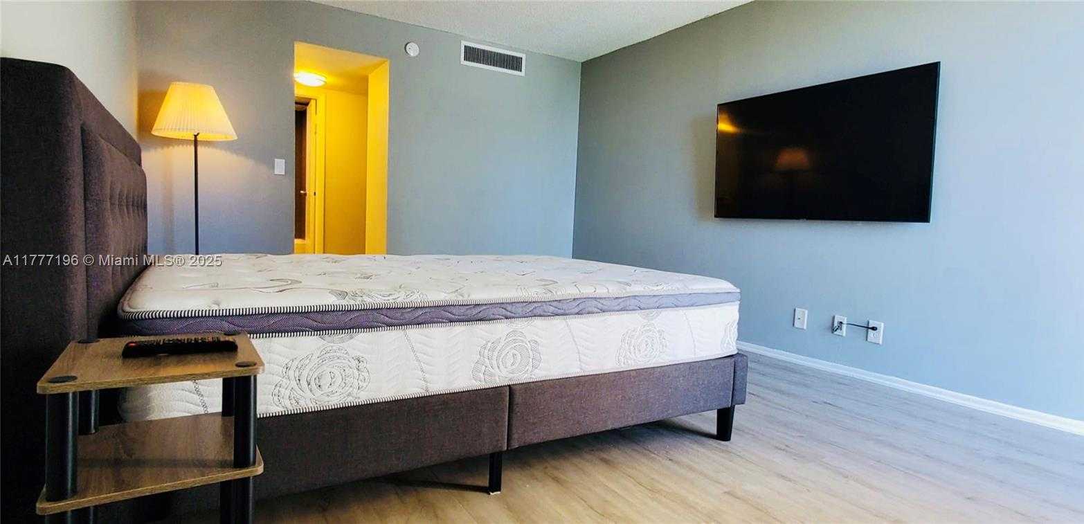 Small Image of 3301 NORTH COUNTRY CLUB DR #612, Aventura Number 14