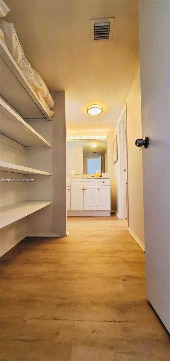 Small Image of 3301 NORTH COUNTRY CLUB DR #612, Aventura Number 16