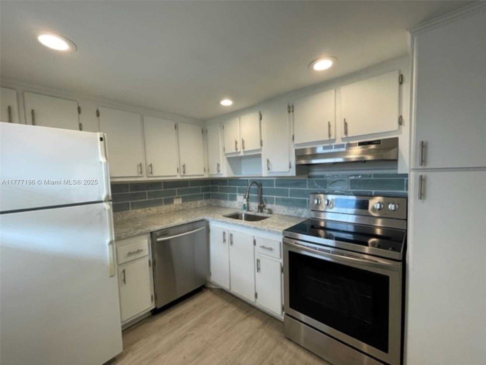 Small Image of 3301 NORTH COUNTRY CLUB DR #612, Aventura Number 4