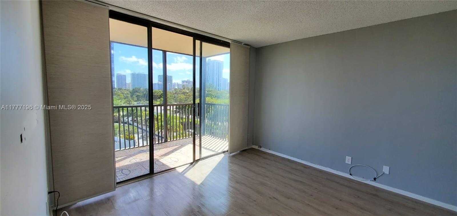 Small Image of 3301 NORTH COUNTRY CLUB DR #612, Aventura Number 7