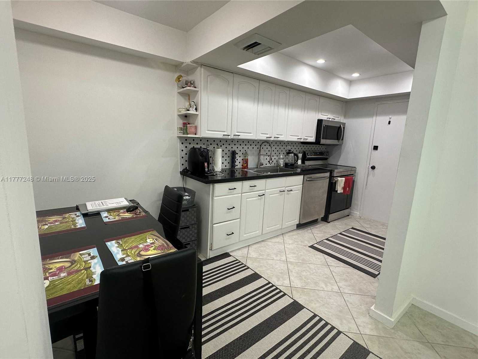 Small Image of 18041 BISCAYNE BLVD #202, Aventura Number 10
