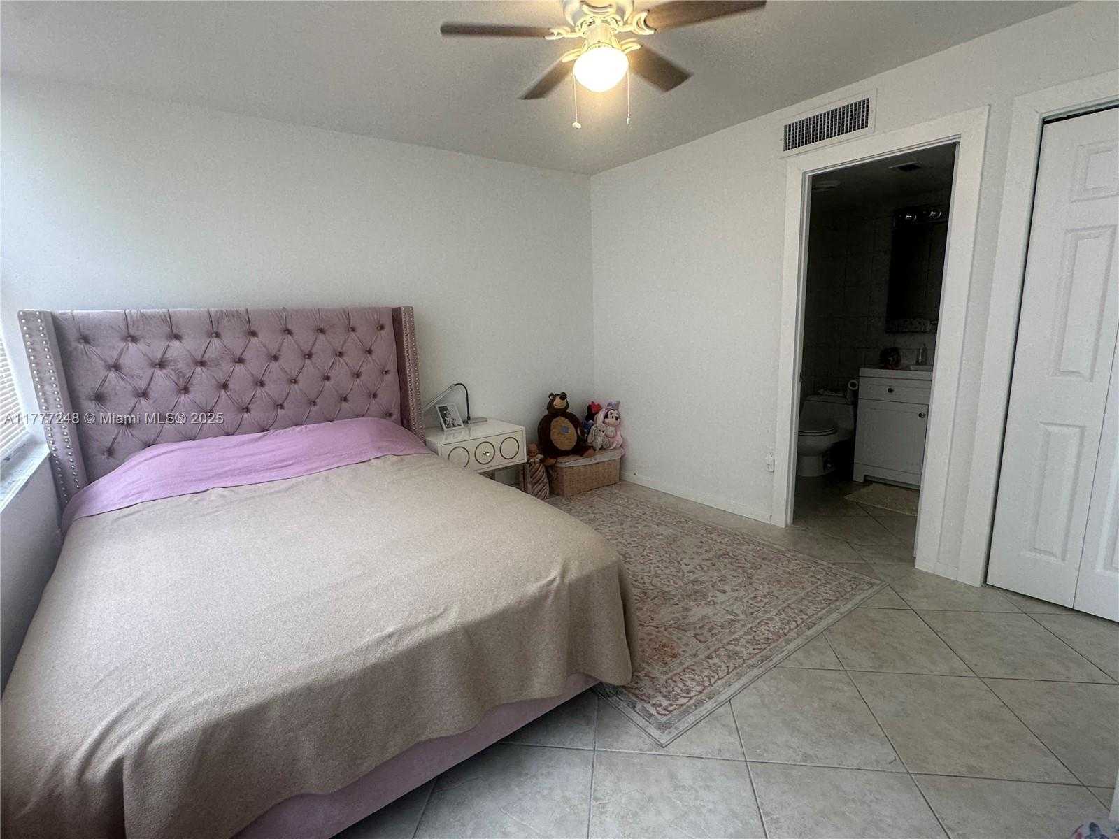 Small Image of 18041 BISCAYNE BLVD #202, Aventura Number 12