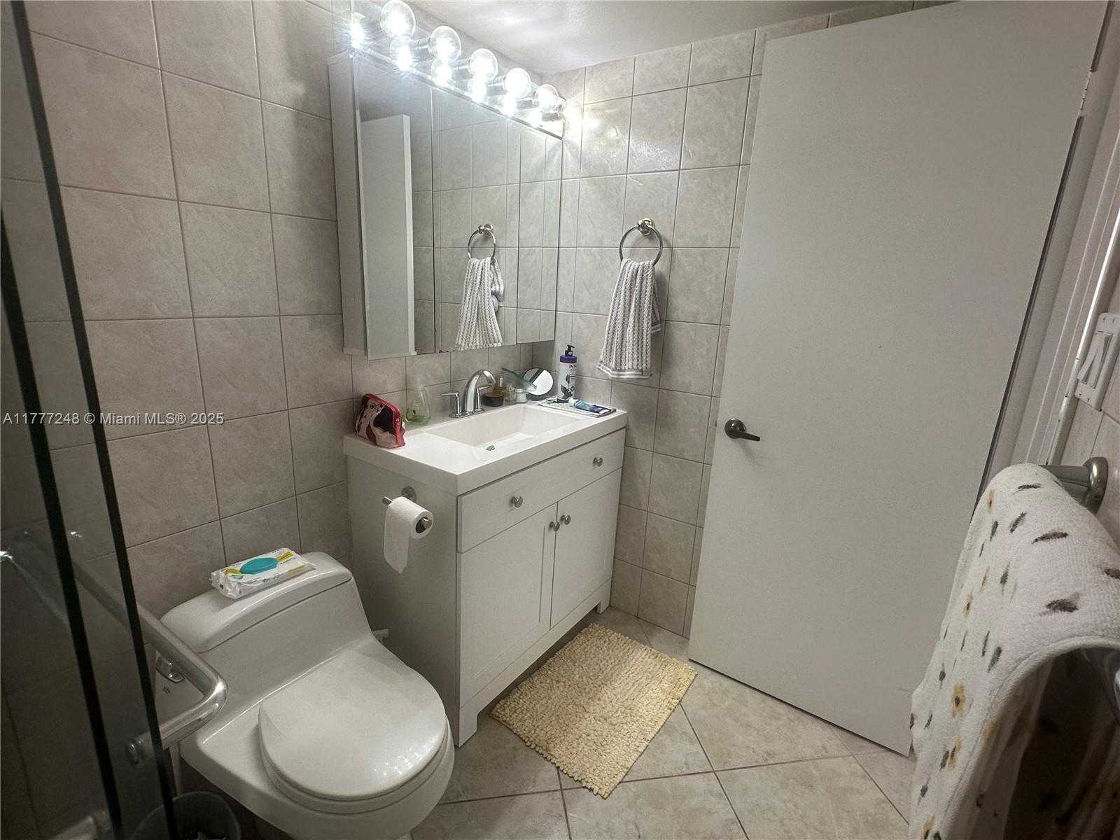 Small Image of 18041 BISCAYNE BLVD #202, Aventura Number 14