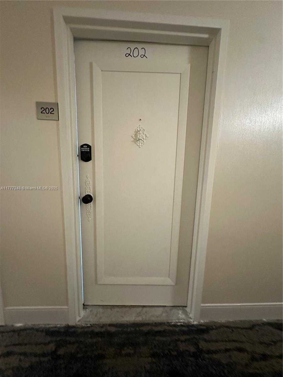 Small Image of 18041 BISCAYNE BLVD #202, Aventura Number 4