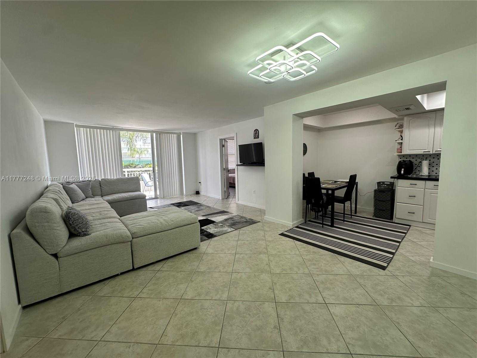 Small Image of 18041 BISCAYNE BLVD #202, Aventura Number 5