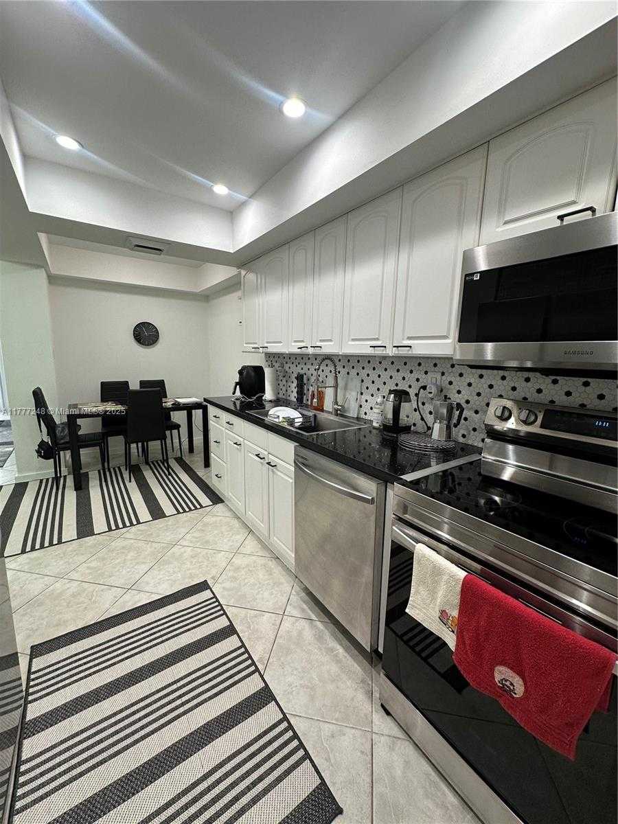 Small Image of 18041 BISCAYNE BLVD #202, Aventura Number 8