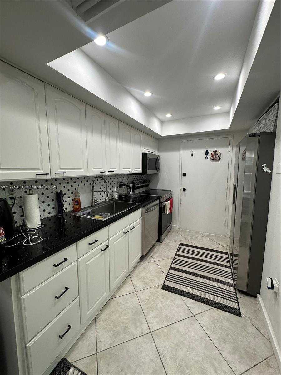 Small Image of 18041 BISCAYNE BLVD #202, Aventura Number 9