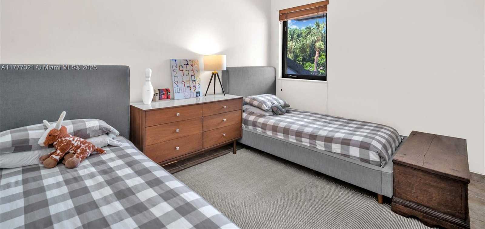 Small Image of 314 POINCIANA DR #806, Sunny Isles Beach Number 20