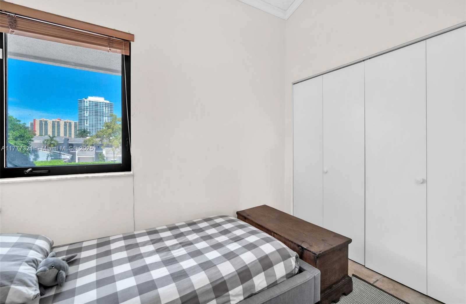 Small Image of 314 POINCIANA DR #806, Sunny Isles Beach Number 21