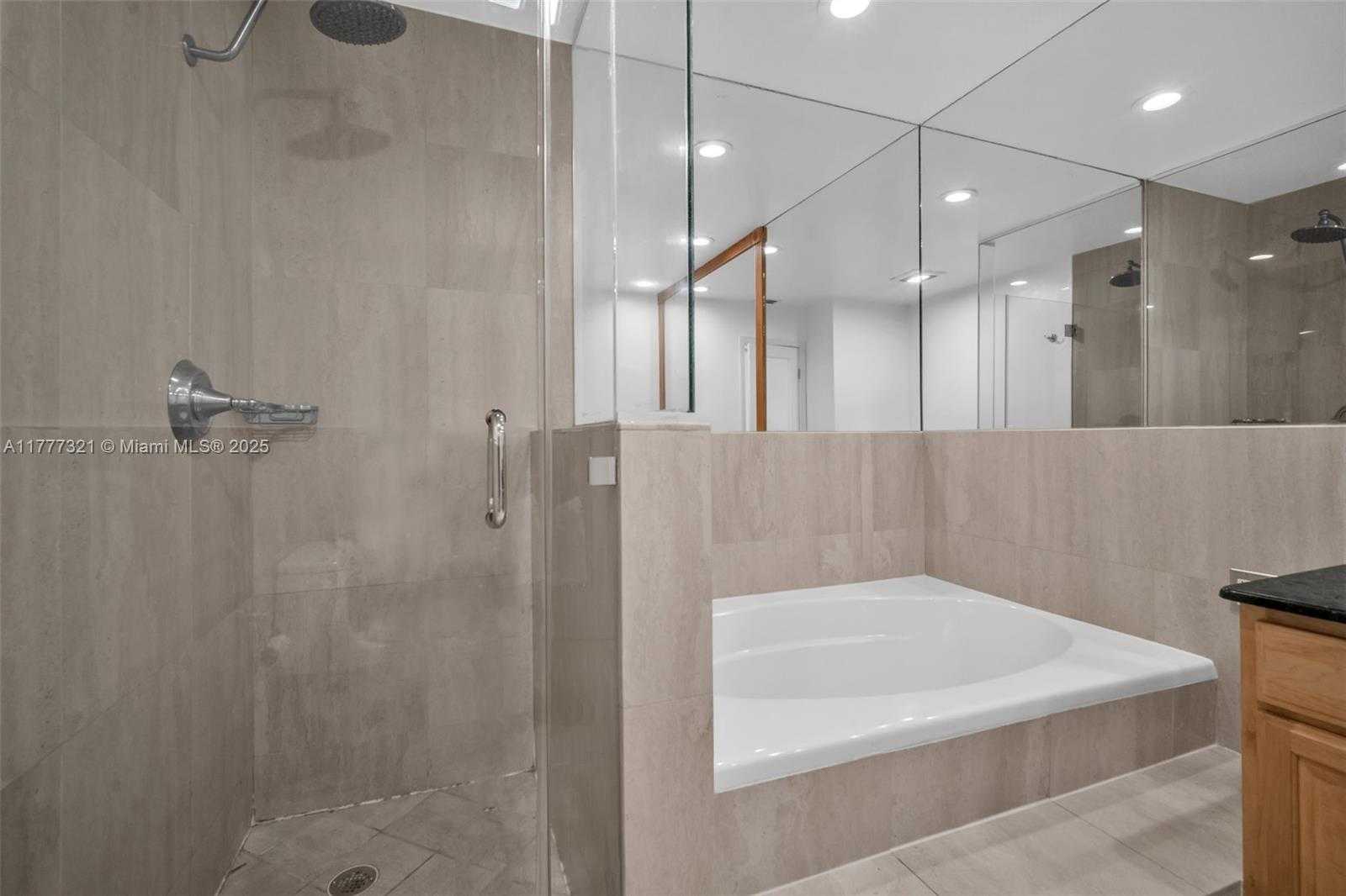 Small Image of 314 POINCIANA DR #806, Sunny Isles Beach Number 25
