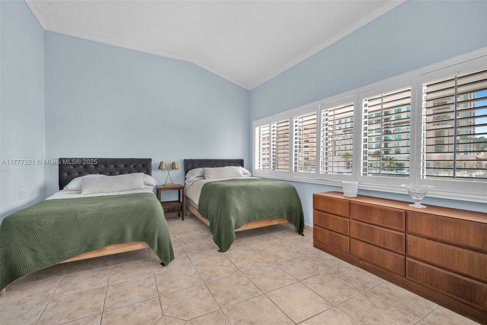 Small Image of 314 POINCIANA DR #806, Sunny Isles Beach Number 26