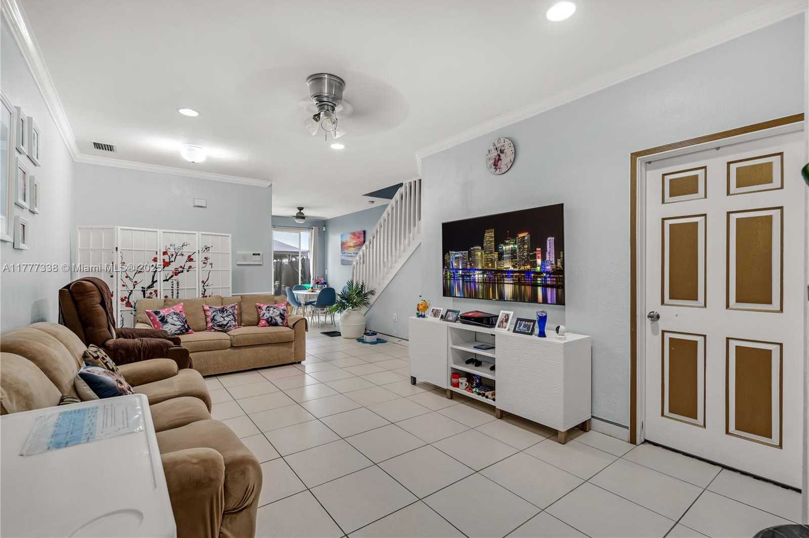 Small Image of 5570 NORTH WEST 107TH AVE #902, Doral Number 4