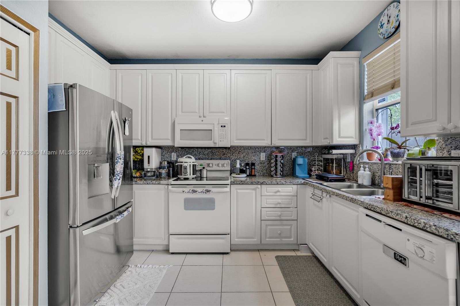 Small Image of 5570 NORTH WEST 107TH AVE #902, Doral Number 7