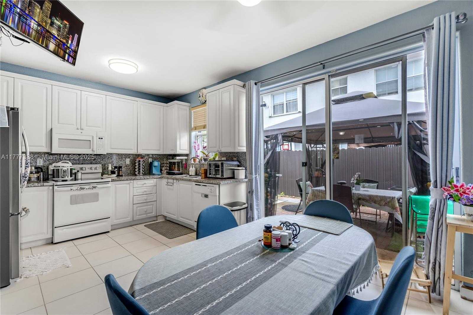 Small Image of 5570 NORTH WEST 107TH AVE #902, Doral Number 9