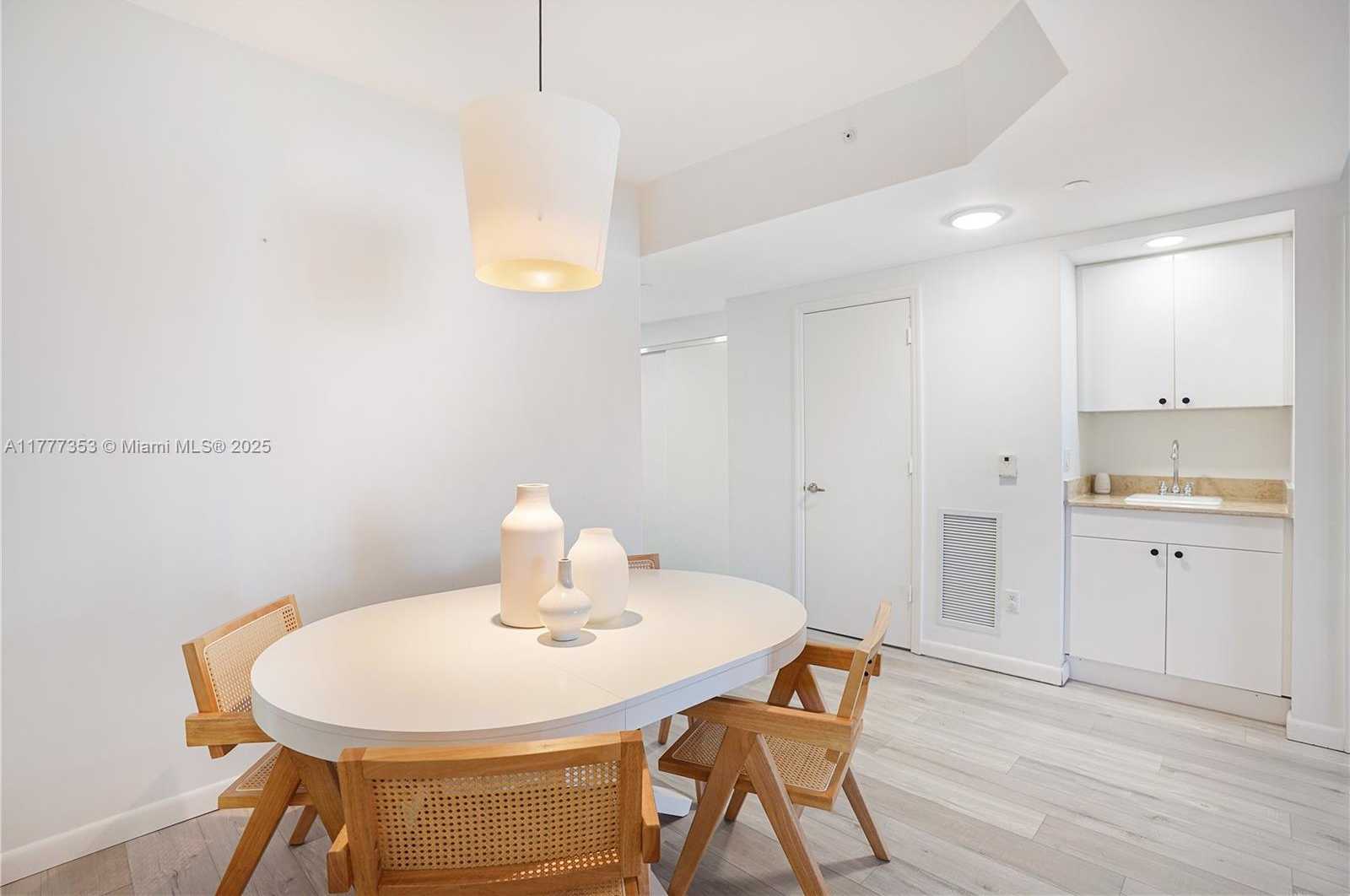 Small Image of 4779 COLLINS AVE #2908, Miami Beach Number 13