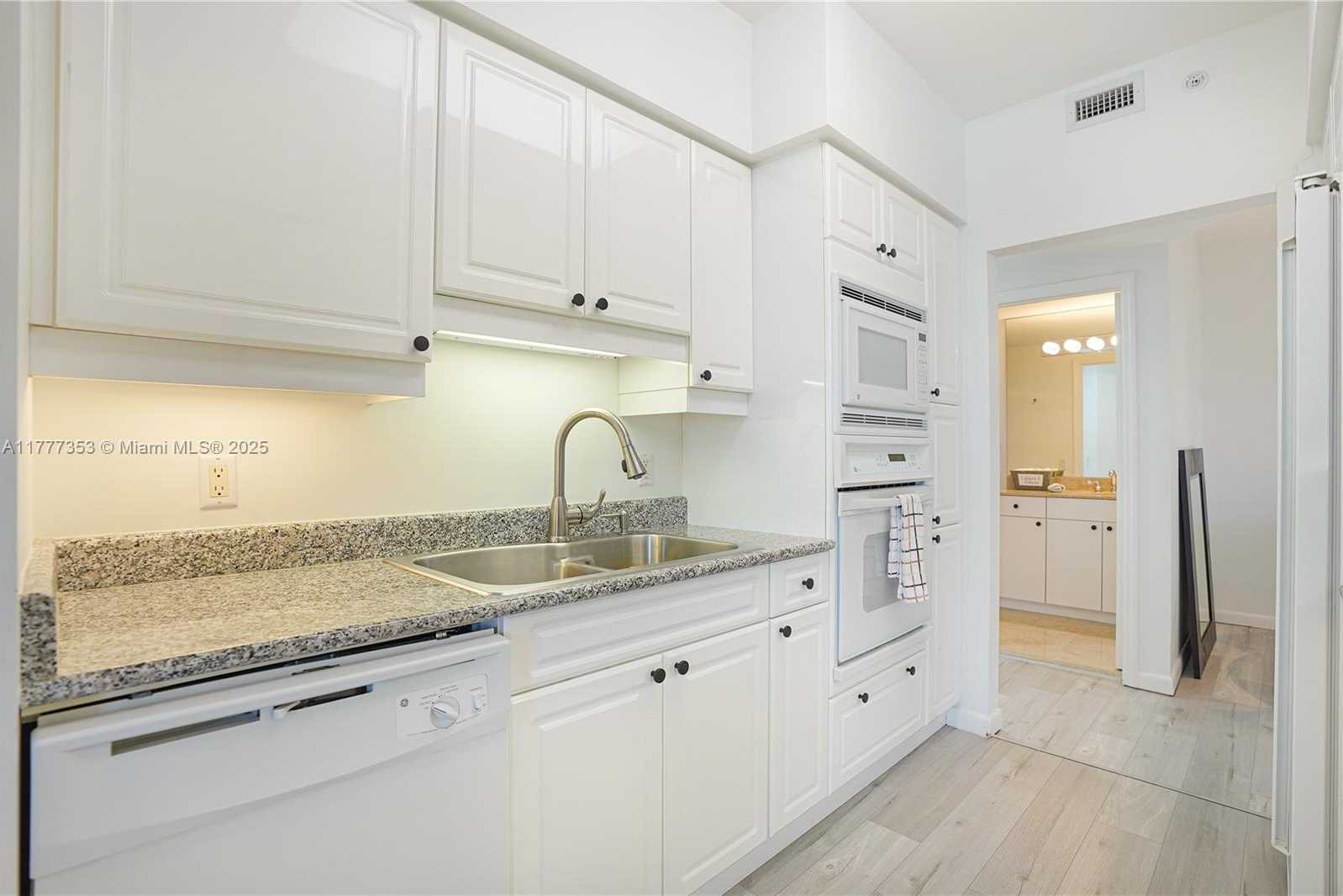 Small Image of 4779 COLLINS AVE #2908, Miami Beach Number 18