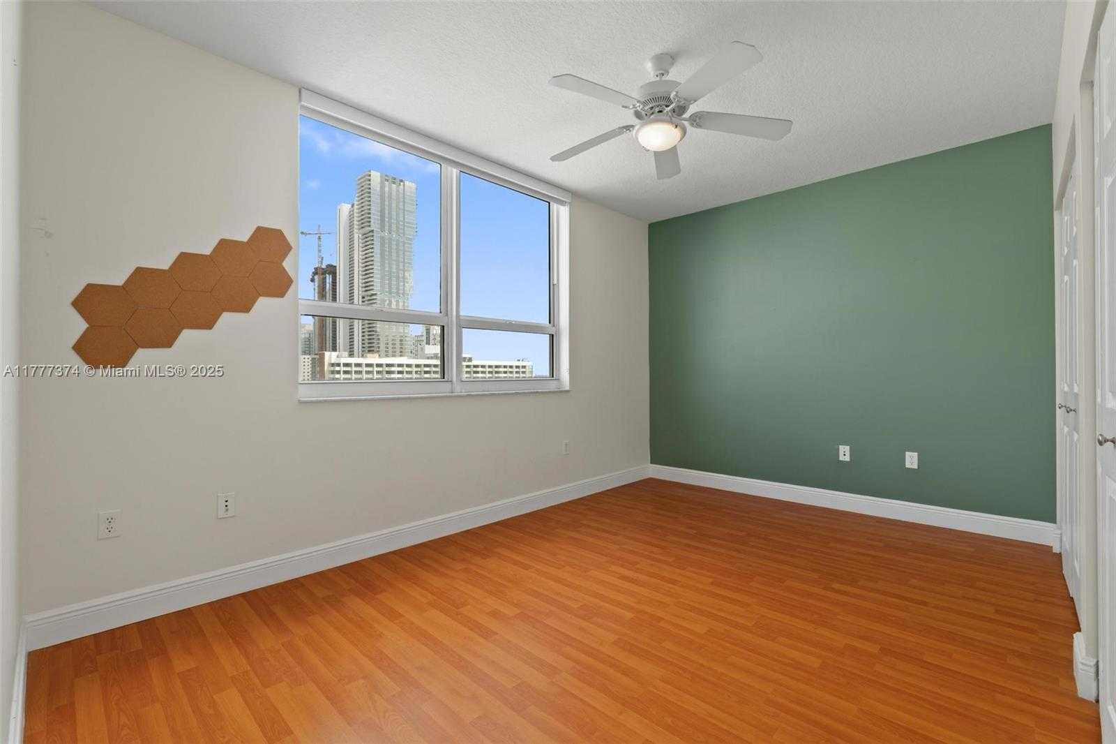 Small Image of 2000 NORTH BAYSHORE DR #1207, Miami Number 17