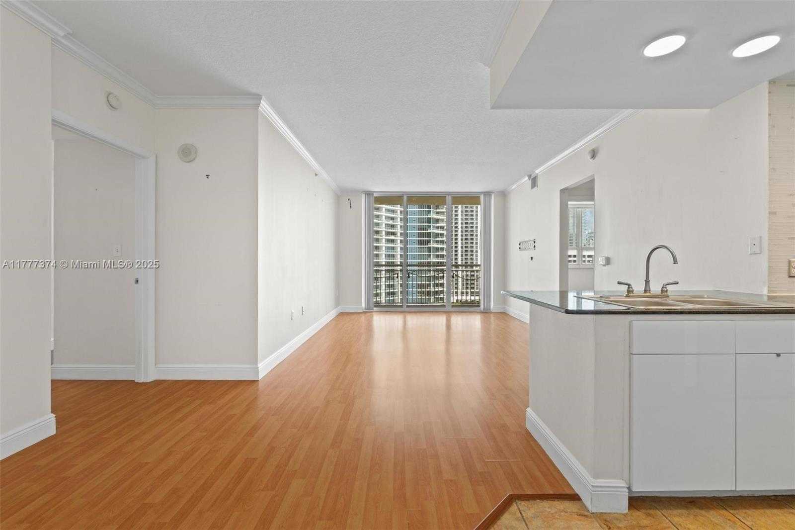 Small Image of 2000 NORTH BAYSHORE DR #1207, Miami Number 4