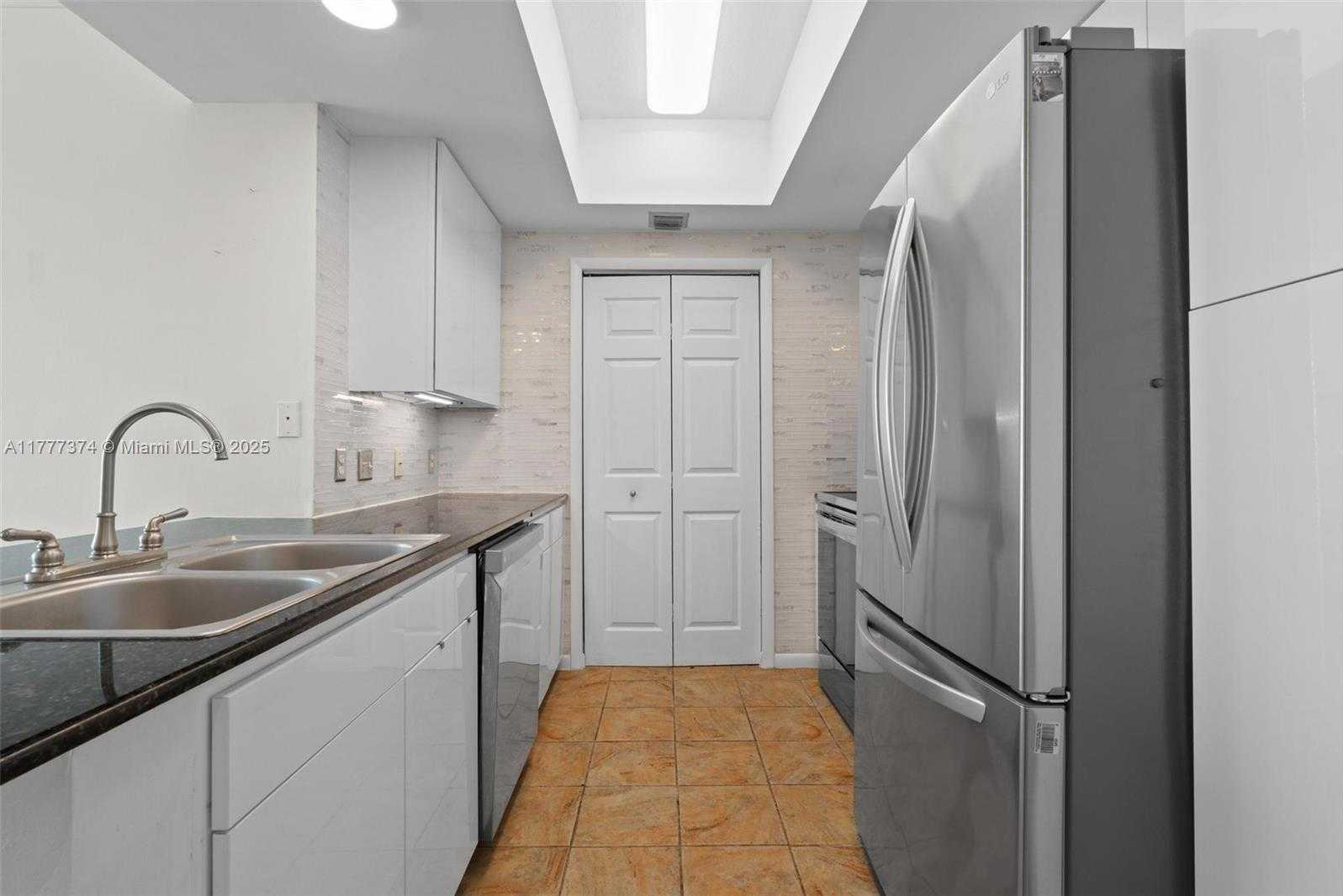 Small Image of 2000 NORTH BAYSHORE DR #1207, Miami Number 5