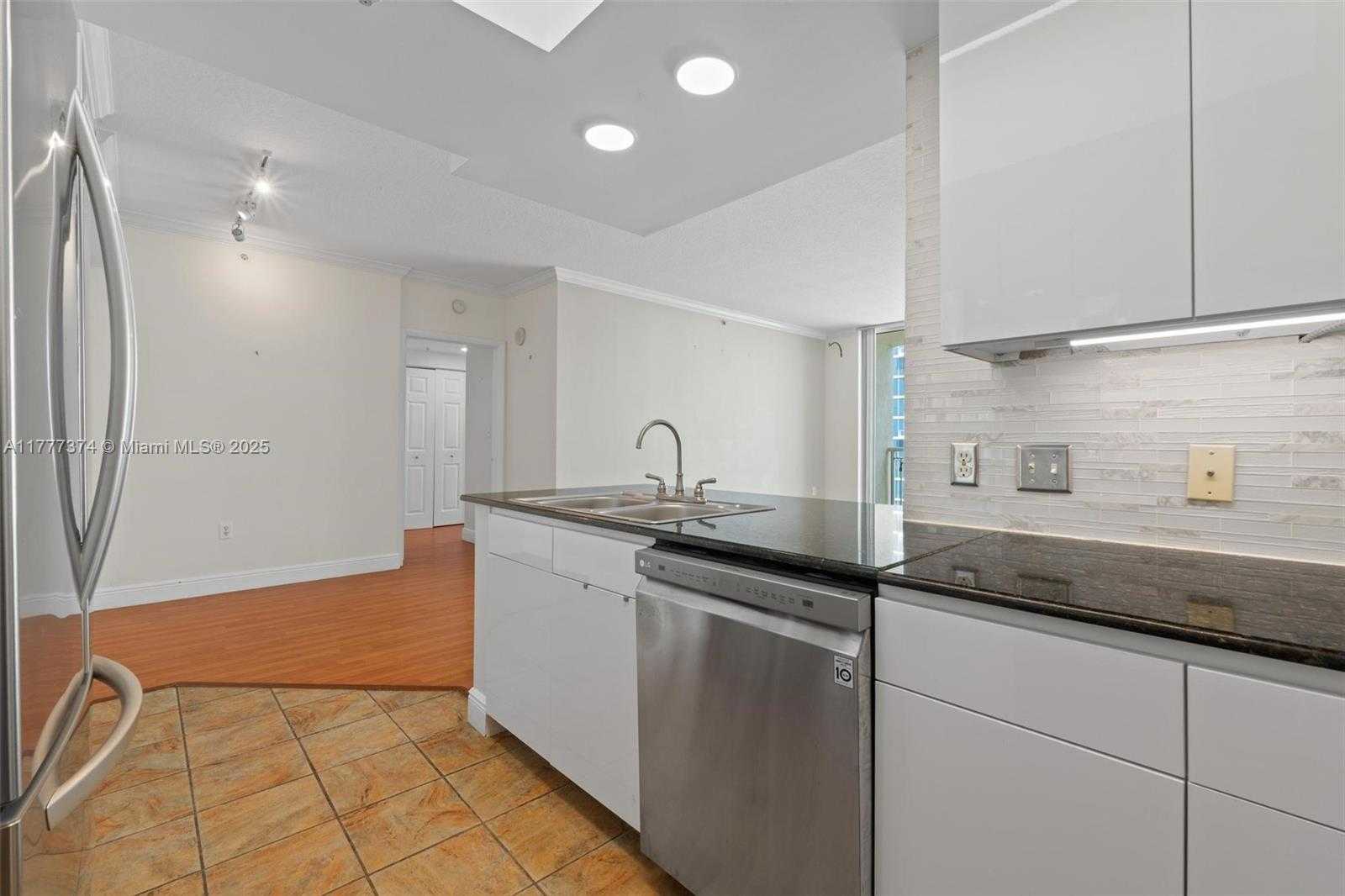 Small Image of 2000 NORTH BAYSHORE DR #1207, Miami Number 8