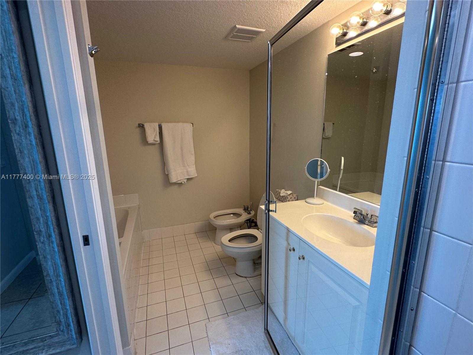 Small Image of 18100 #903, Sunny Isles Beach Number 12