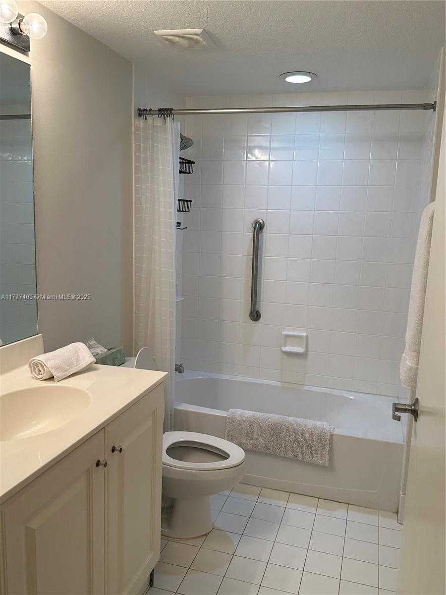 Small Image of 18100 #903, Sunny Isles Beach Number 14